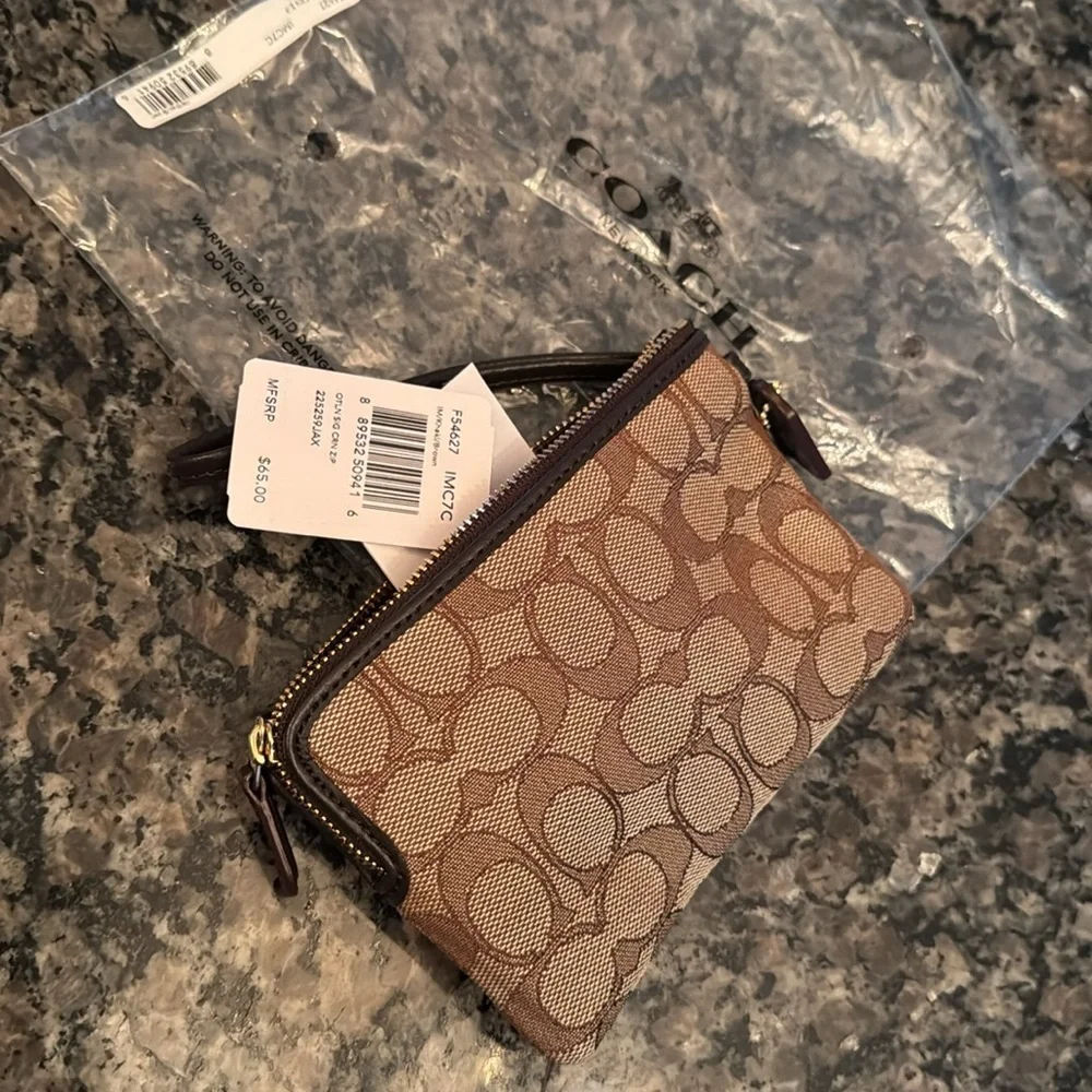 Coach wristlet classic monogram logo wristlet NWT